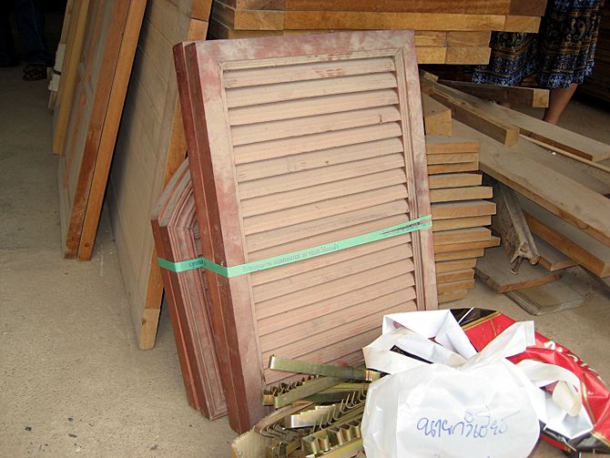Thai_House_Attic_Vent.JPG